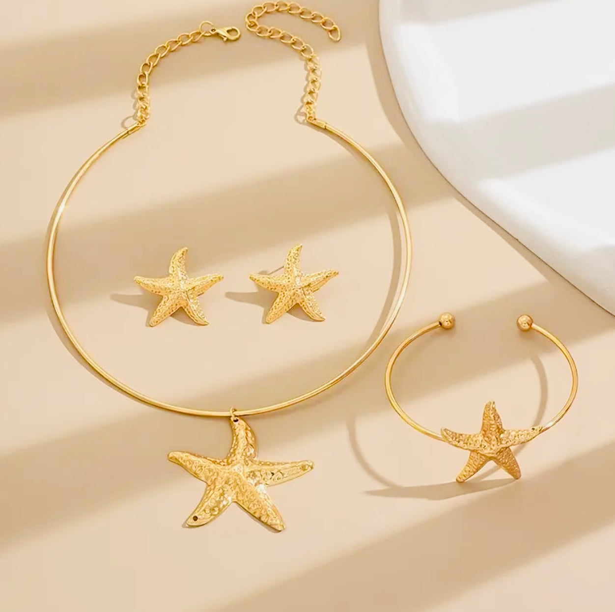 Assortiment collier boucles bracelet