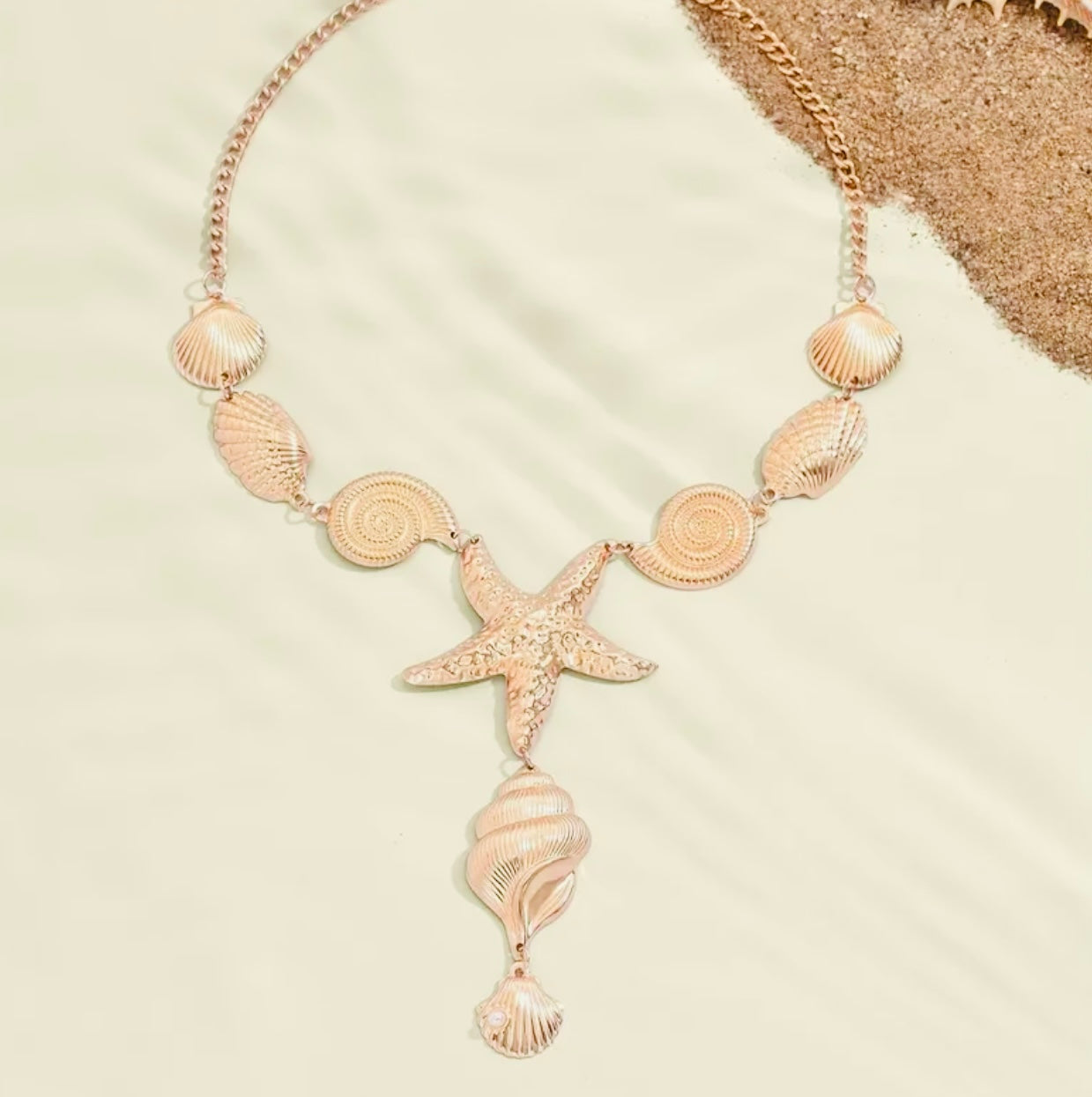 Collier gros coquillage